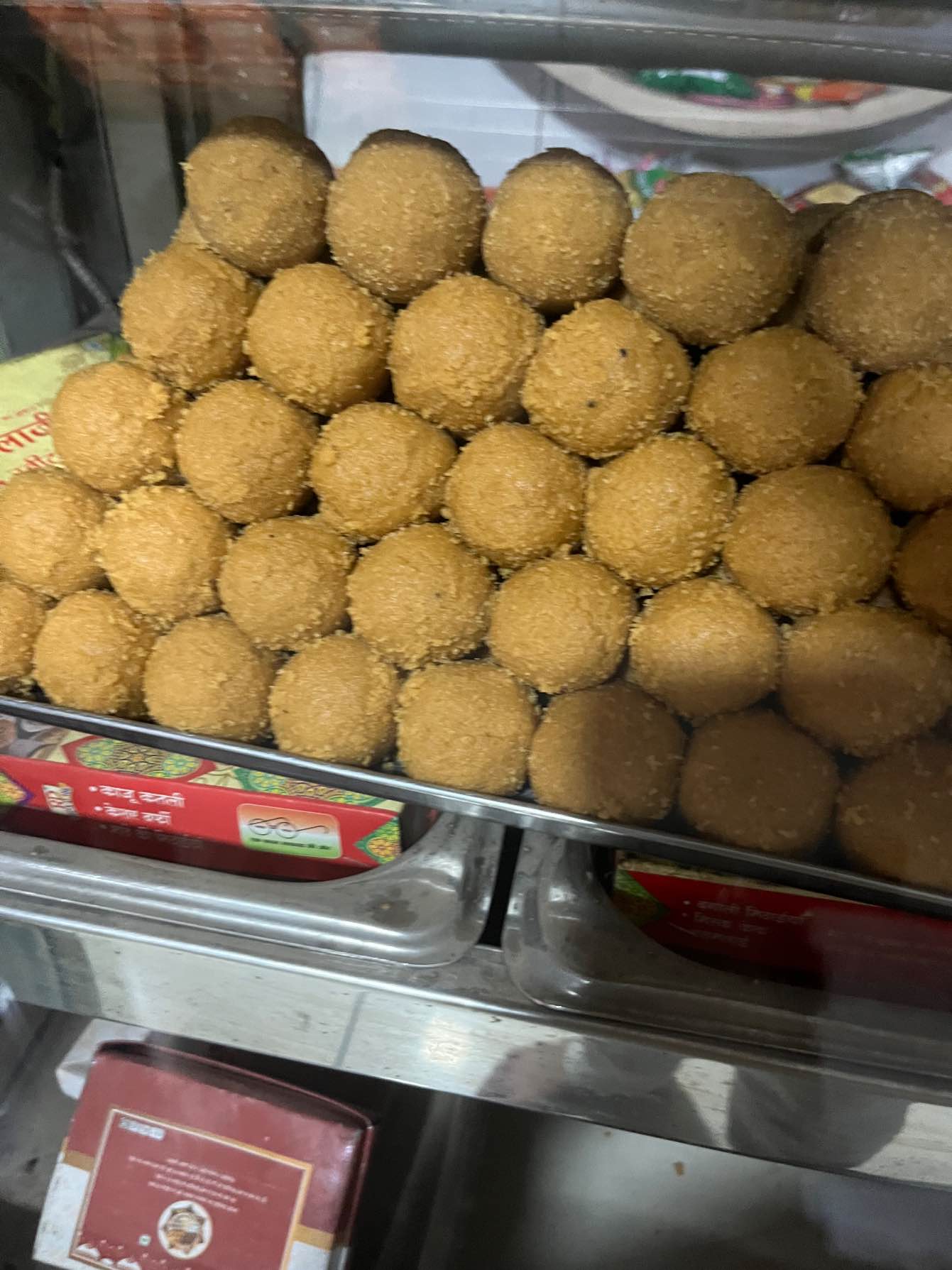 Besan desi ghee ladoo
