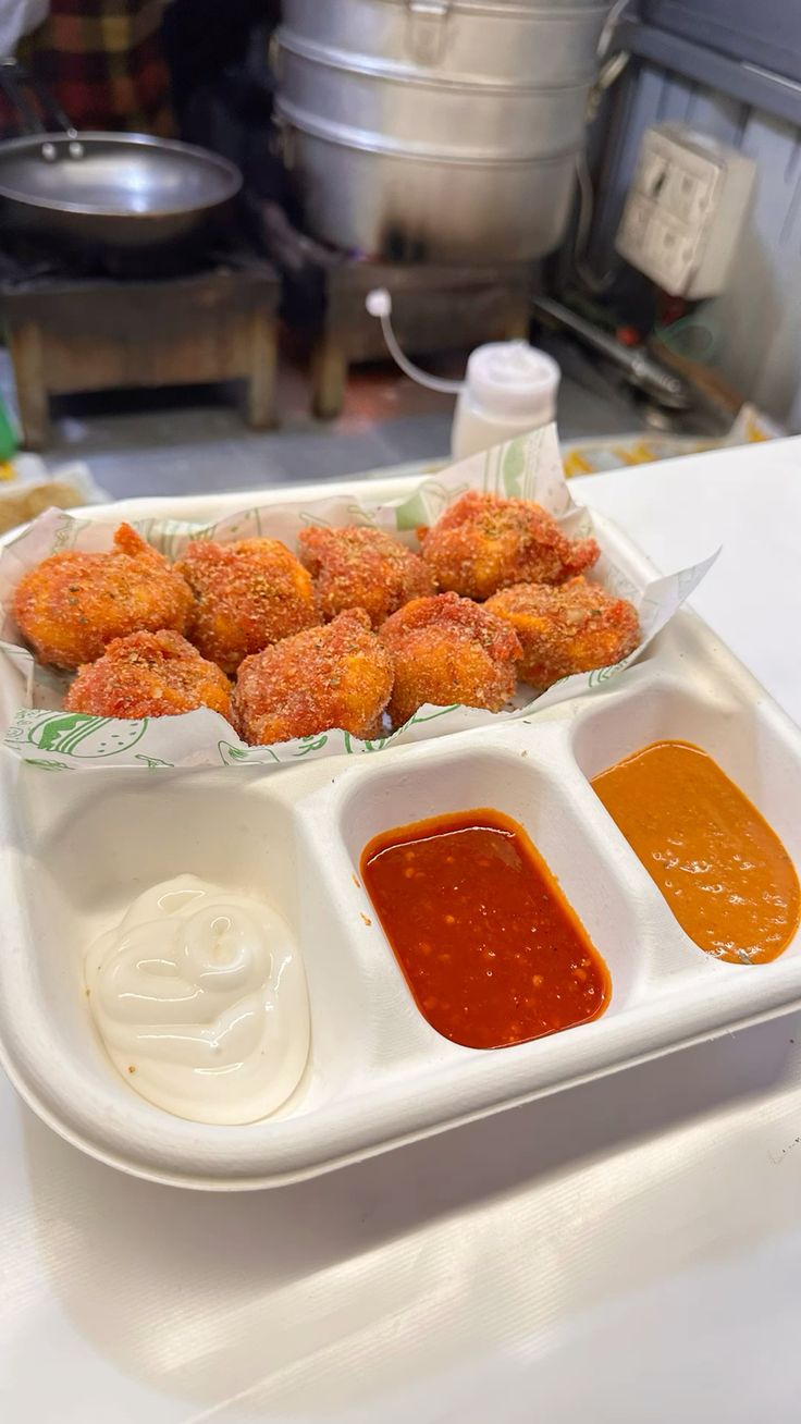 VEG CHEESE KURKURE MOMOS