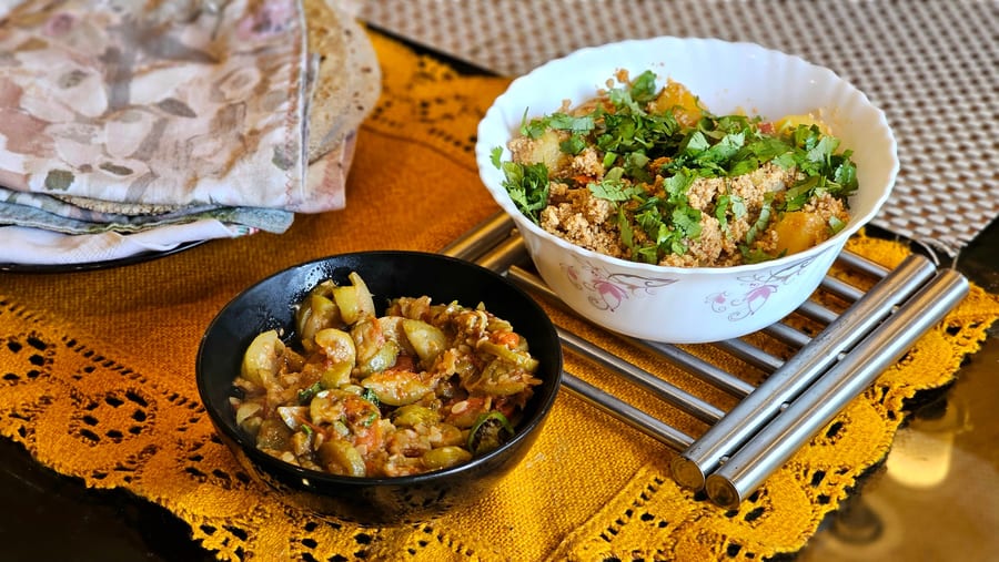 Maharatrian Patodi Ki Sbiji And Bhakri Sabji
