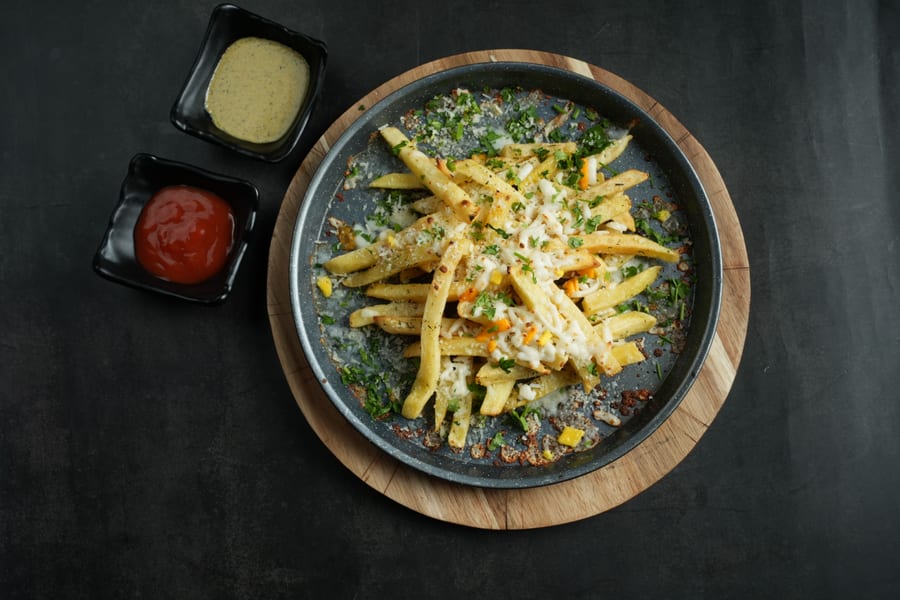 चीज़ी फ्रेंच फ्राइज़ - Cheesy French Fries
