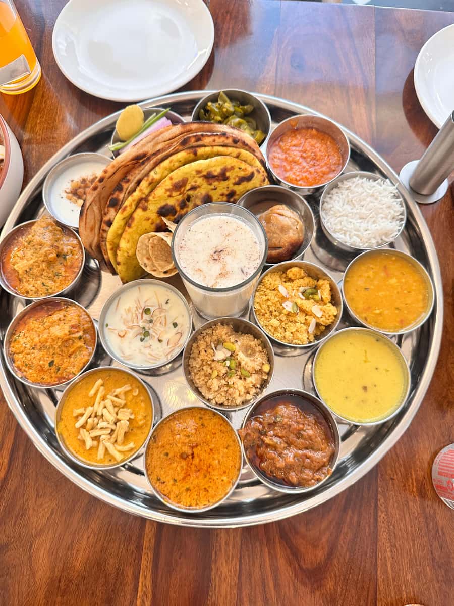कान्हा फैमिली स्पेशल थाली