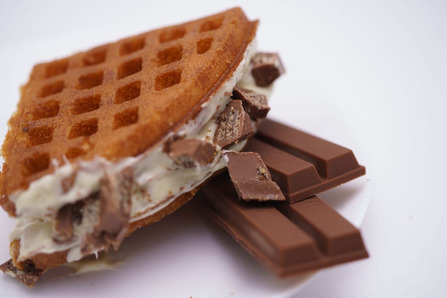 Crunchy Kitkat waffle (Single)
