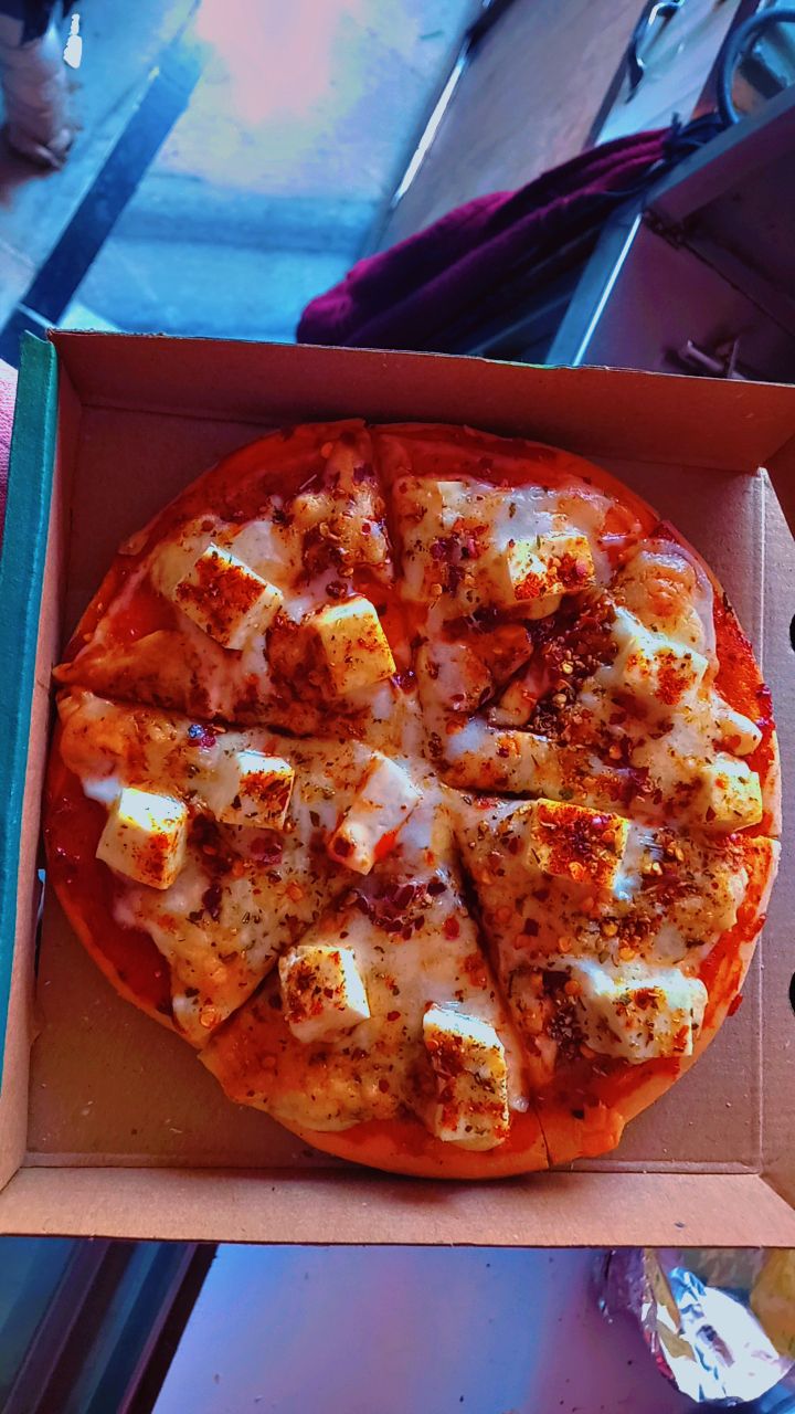Barbeque Paneer Pizza (10 Inch)