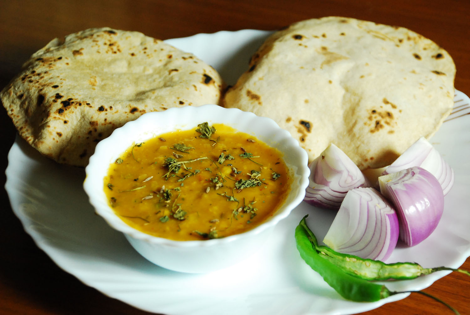 दाल + 5 तंदूरी रोटी + सलाद