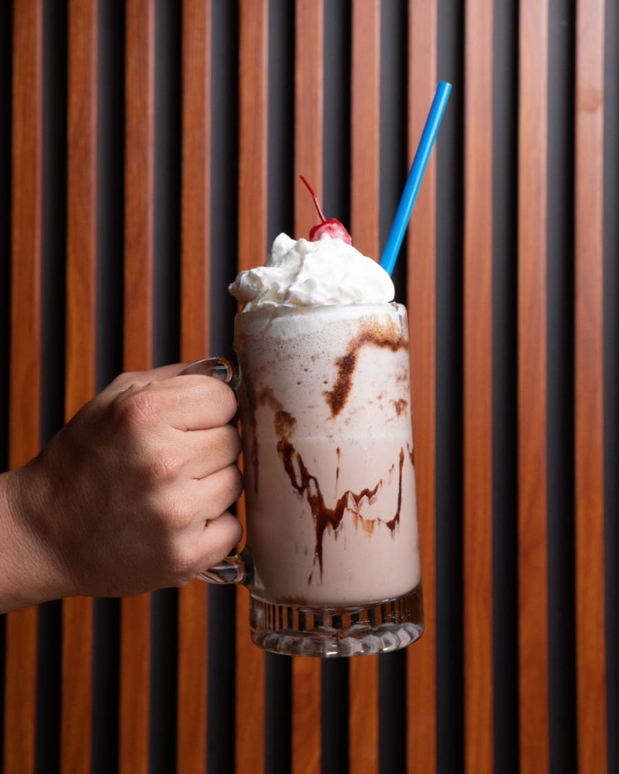 Kit. kit. Shake