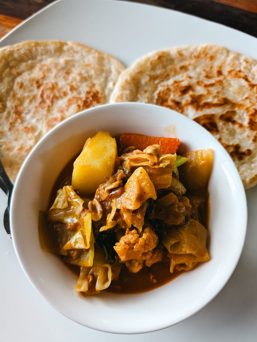 Patta Gobhi Tamatar
