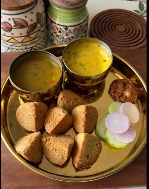 रेगुलर थाली (Dal Masaledar (Spicy), kadhi, Bafla, Baati, Paniya, Chutney)