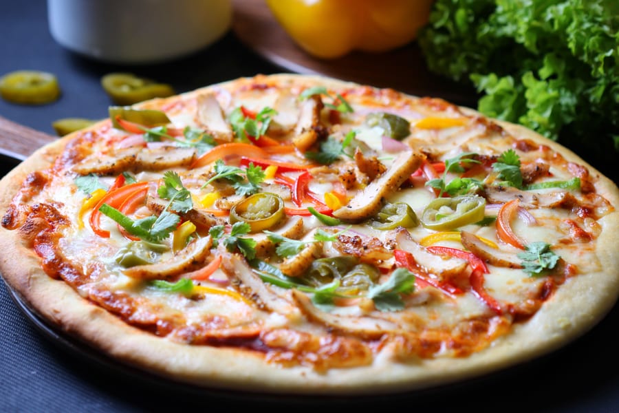 Tangy chicken pizza