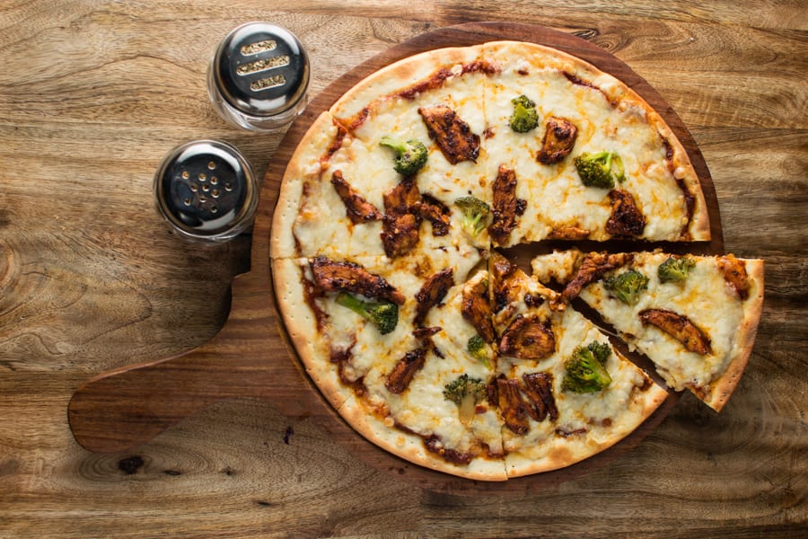 Classic chicken pizza