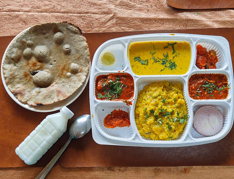 Thali (4 Tawa Roti, Dal-Rice, Vegetable Sabji, Kadi)