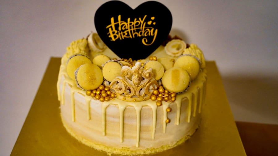 PINEAPPLE cake