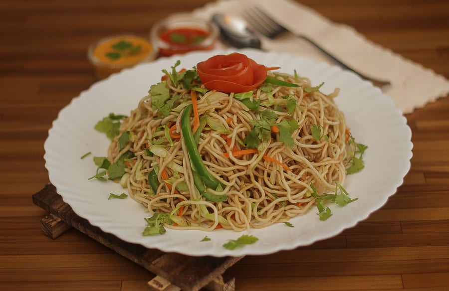 शेजवान नूडल्स