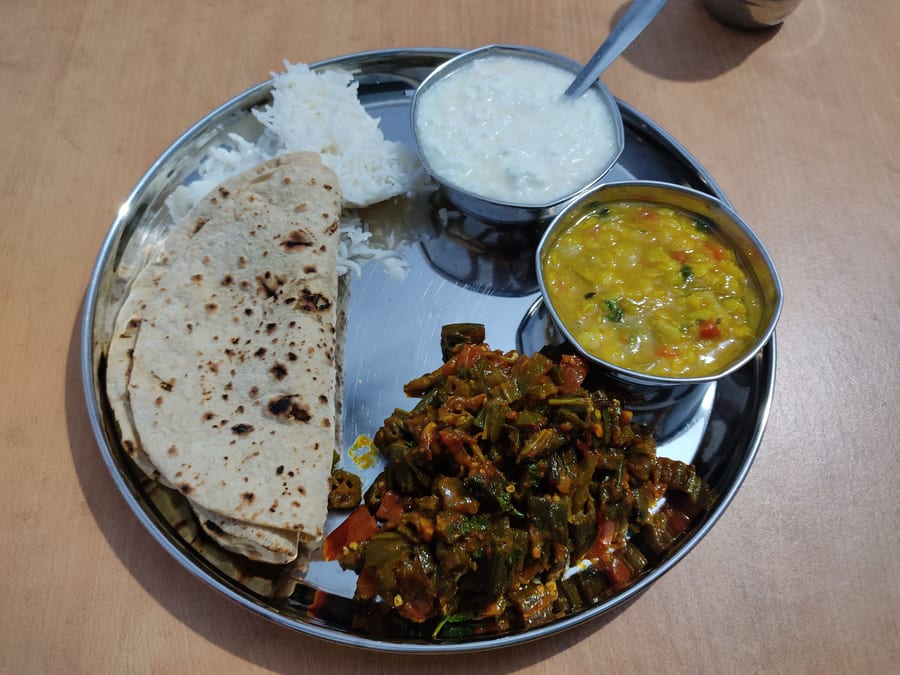 Regular thali( dal fry , seasonal veg , 4 roti)