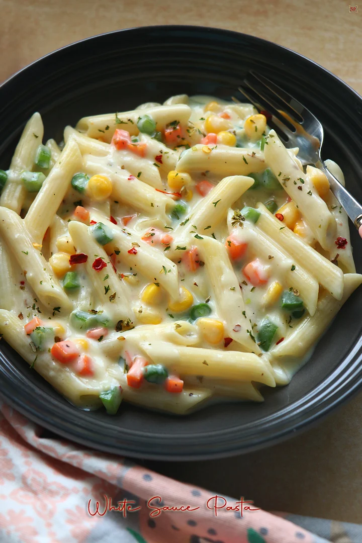 Penne Alfredo (White Sauce) - पेन्ने अल्फ्रेडो (व्हाइट सॉस)