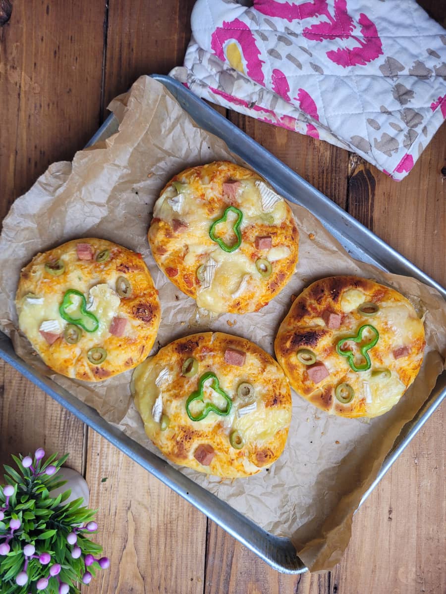 Cheesy Pizza Pockets