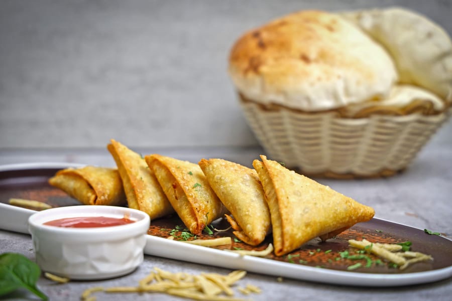 समोसा स्पेशल चीज शेजवान