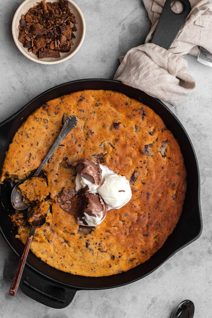 BROWNIE SIZZLING WITH ICE CREAM