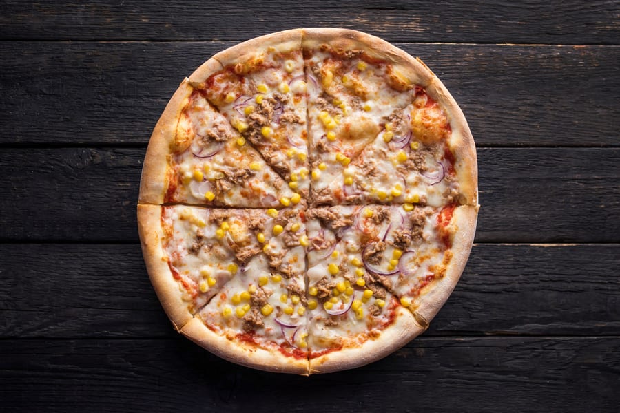 Onion corn pizza
