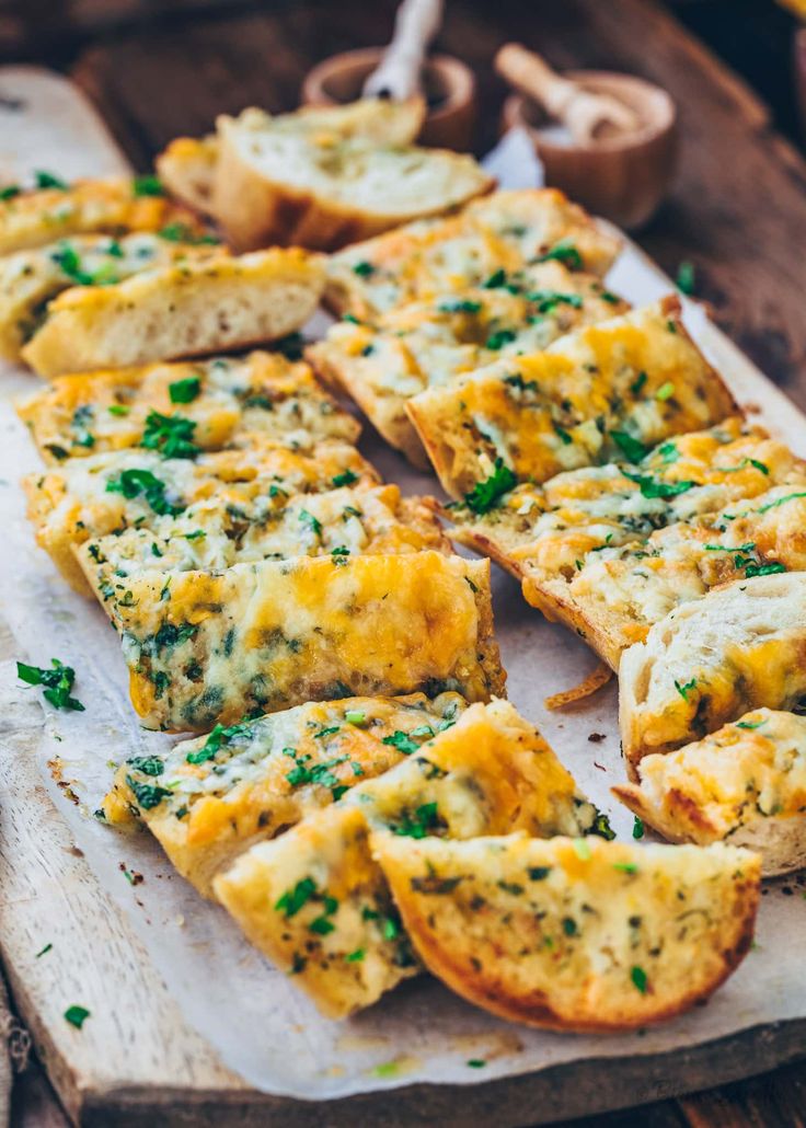 Garlic bread (गार्लिक ब्रेड)