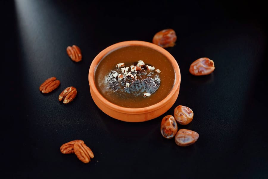 Roasted almond with dates (chocolate)
