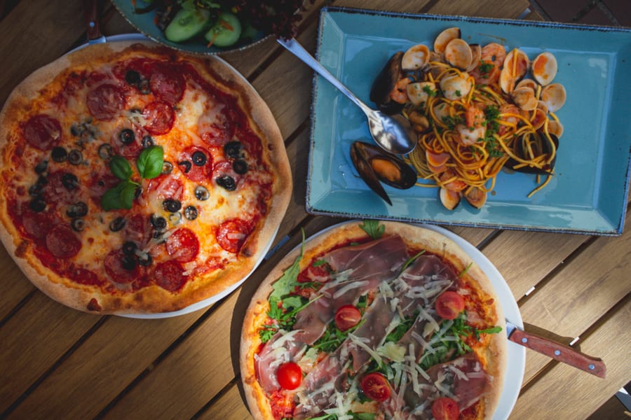 White Red Pasta Pizza (Medium)