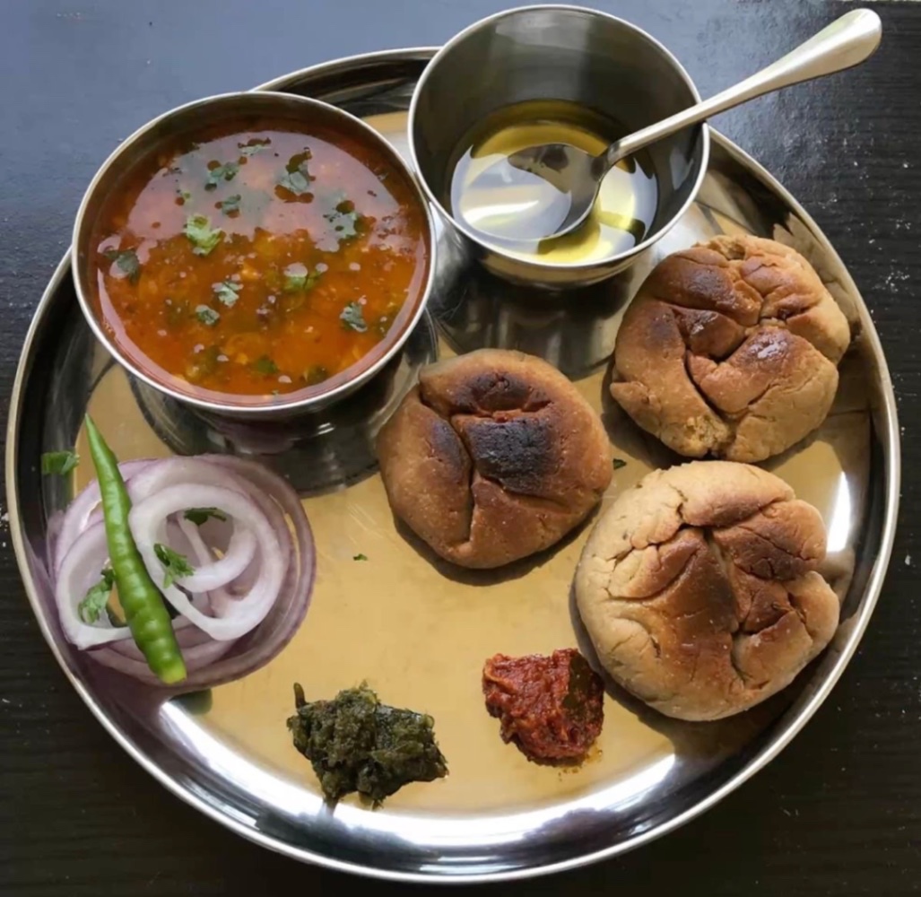 दाल +बाटी (देसी घी) (5) +सलाद + अचार