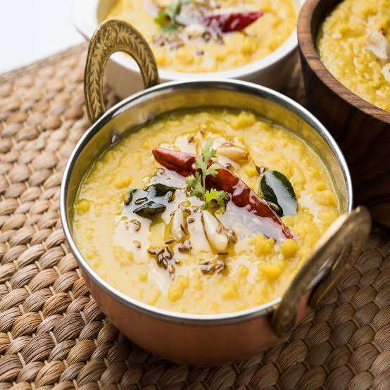 दाल हरी मिर्ची में स्पेशल